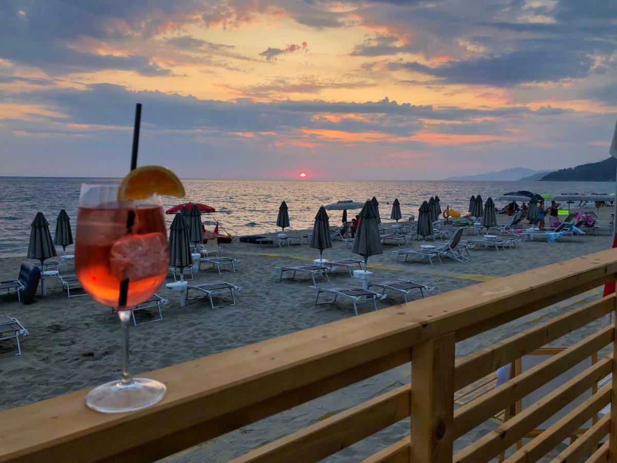 Residence Le Palme - Appartamenti Sul Mare - Spiaggia Tra Palinuro E Caprioli Пішьотта Екстер'єр фото